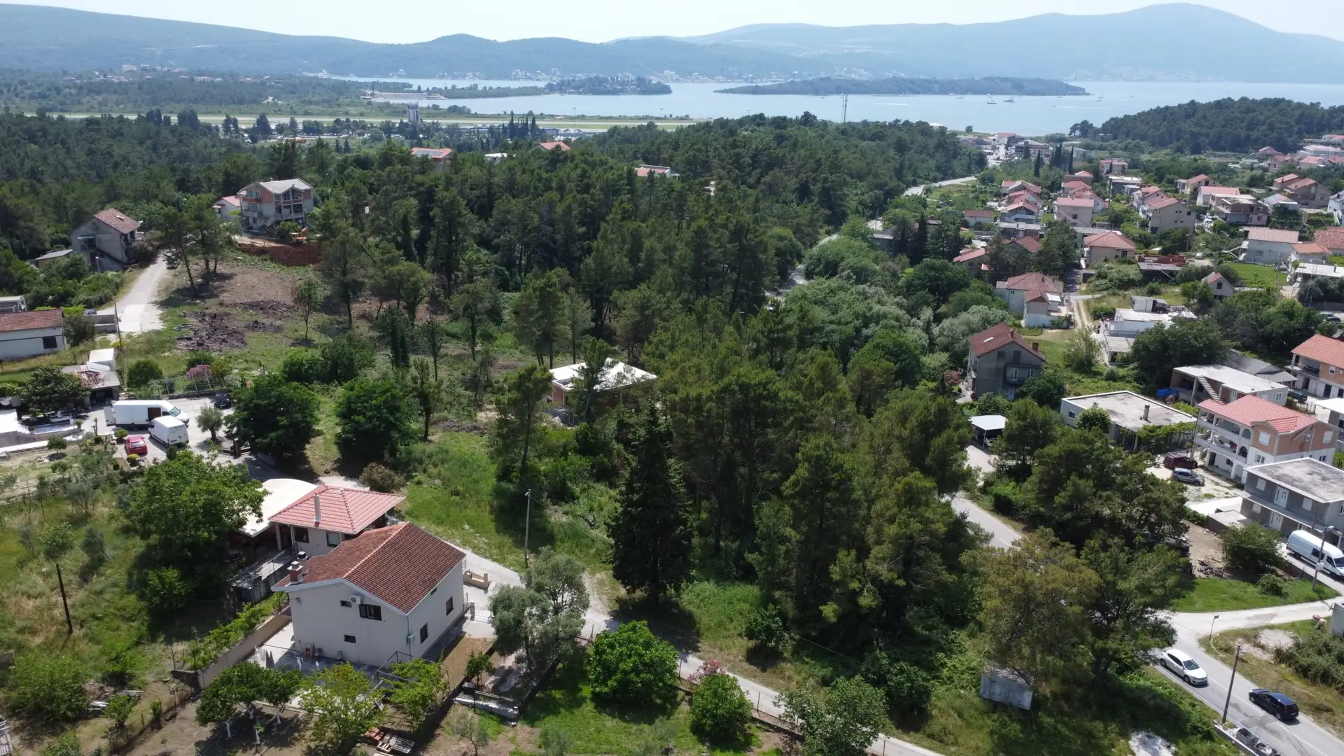 Urbanizovan-plac-za-izgradnju-stambene-zgrade-u-Tivtu-4 Plac – Tivat — fotografija 5
