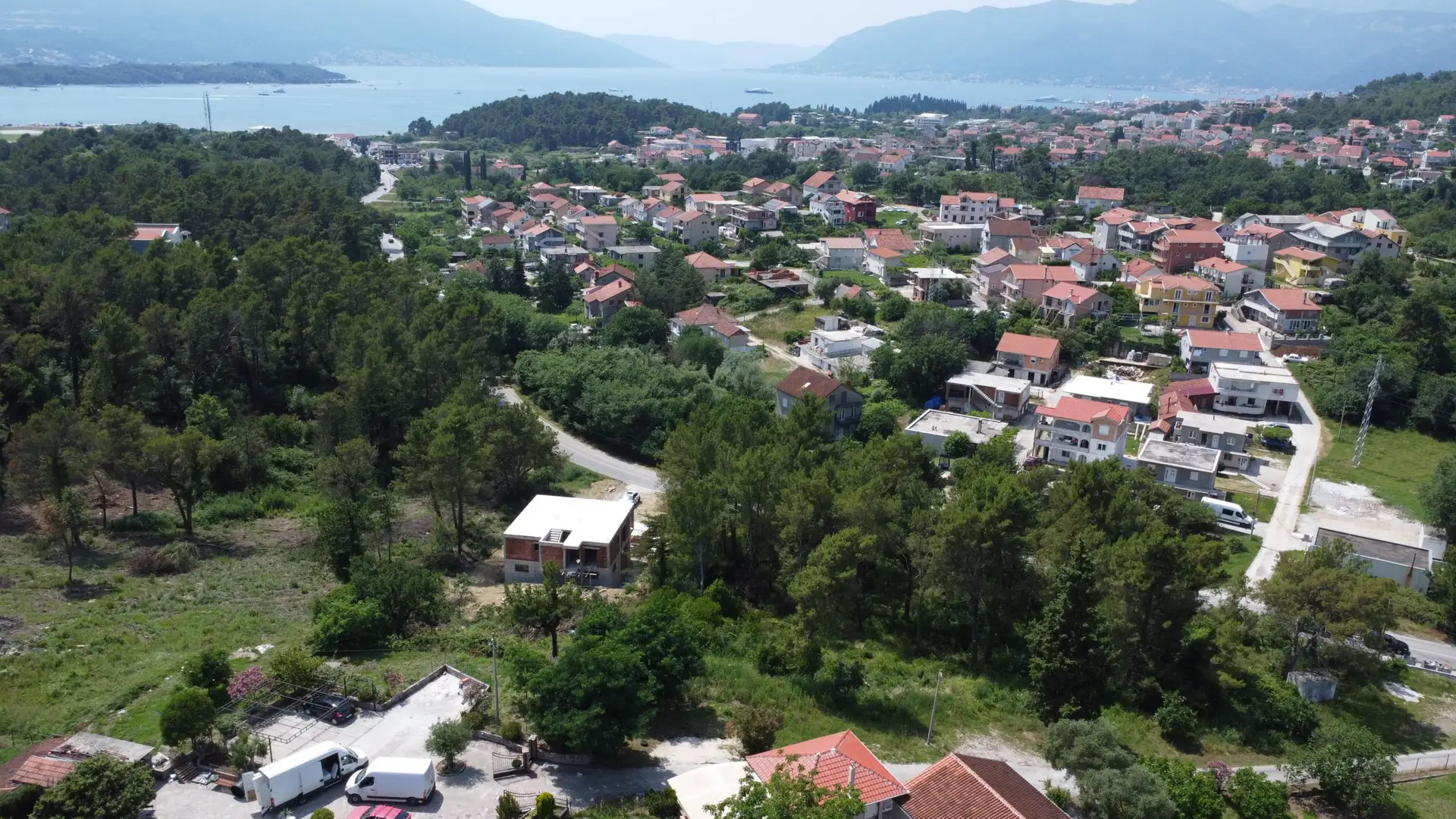 Urbanizovan-plac-za-izgradnju-stambene-zgrade-u-Tivtu-5 Plac – Tivat — fotografija 6