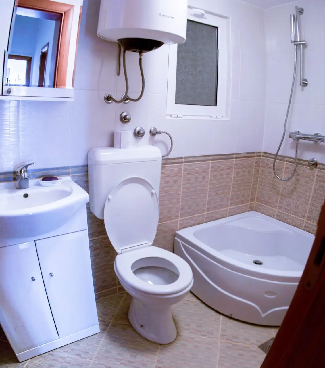 Kuca-sa-pogledom-na-more-u-Utjehi-Bar-8 Kuća 164 m² – Utjeha, Bar — fotografija 9