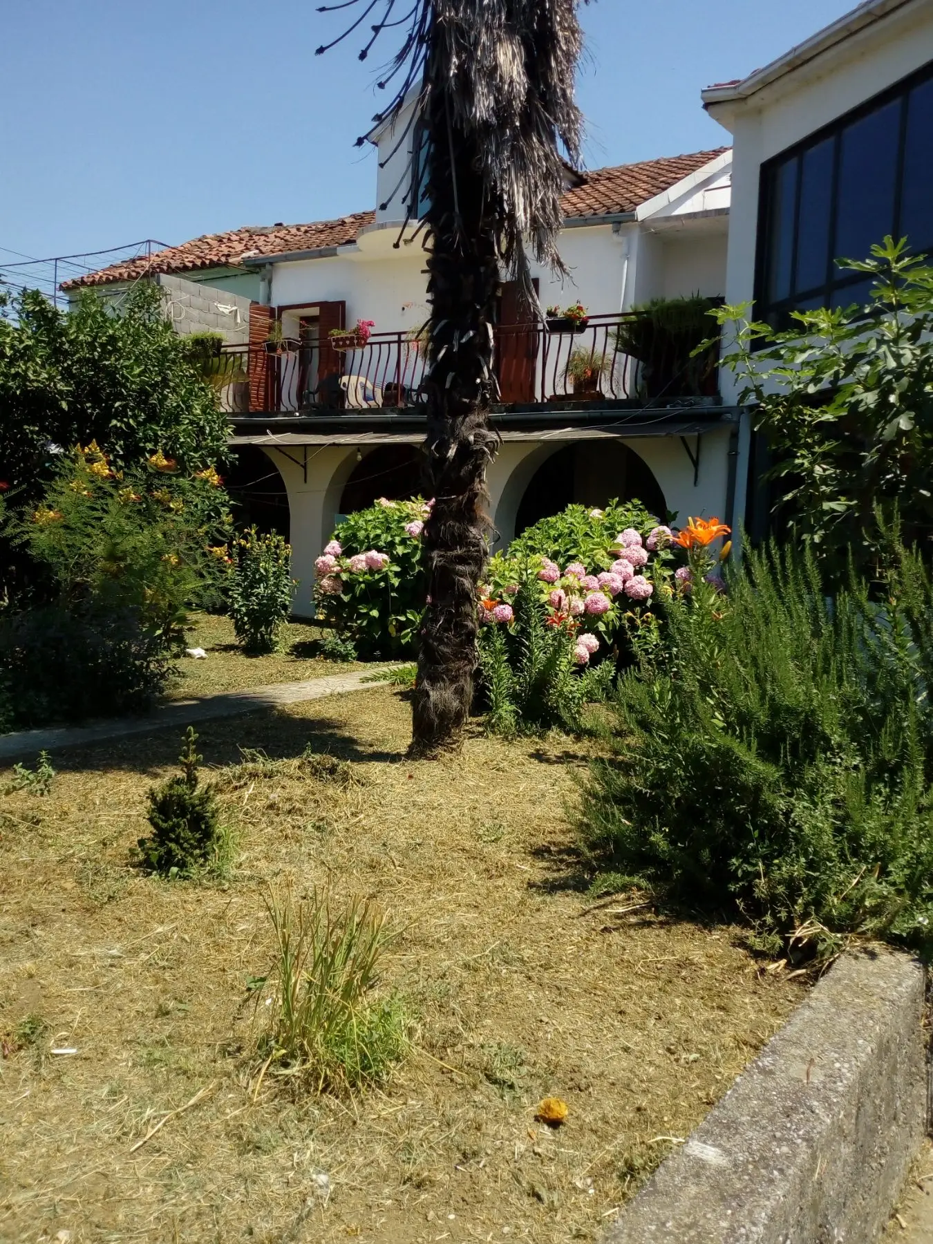 Kuce-na-zajednickom-placu-uz-rijeku-Moracu-Podgorica-3 Kuća 550 m² – Podgorica — fotografija 4