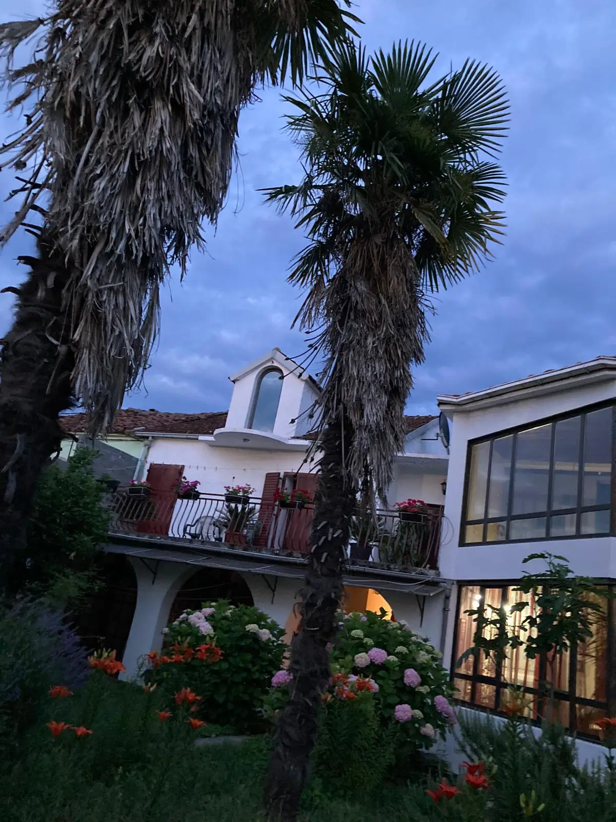 Kuce-na-zajednickom-placu-uz-rijeku-Moracu-Podgorica-5 Kuća 550 m² – Podgorica — fotografija 6