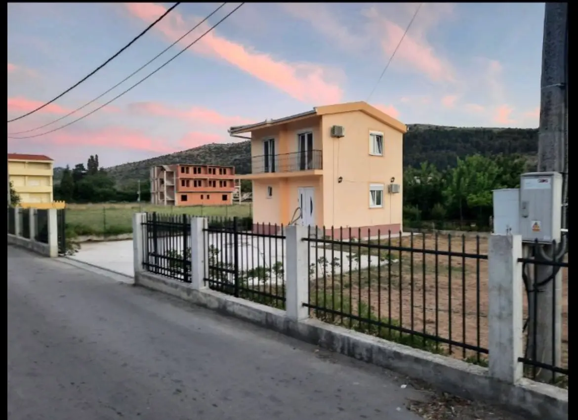 Kuca-na-placu-u-naselju-Polje-Bar-1 Kuća 115 m² – Polje, Bar — fotografija 2