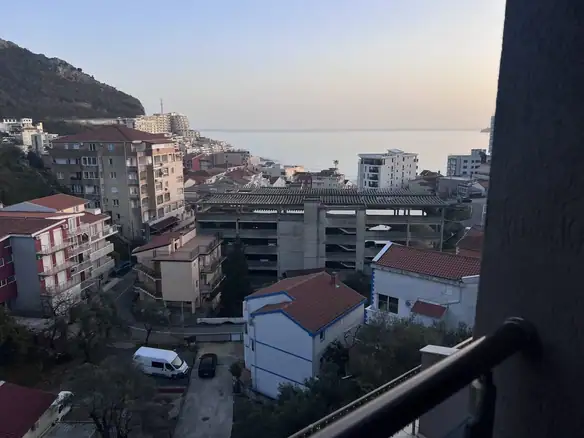 Garsonjera sa pogledom na more u Bečićima