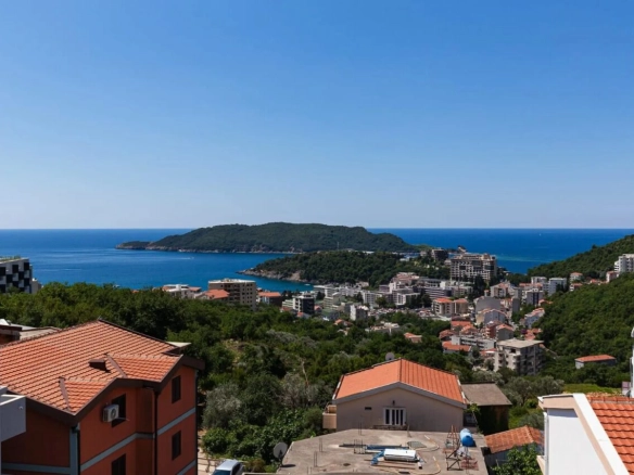 Kuća sa bazenom i pogledom na more