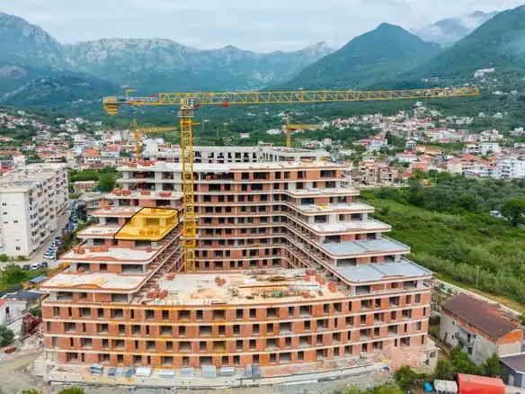 Trosoban stan sa terasama u kompleksu Sapphireall