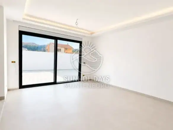 Vila sa privatnim bazenom u Polju