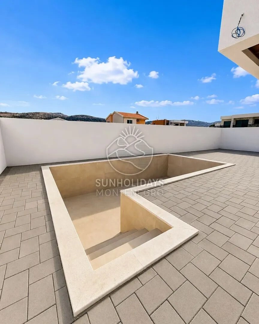 Vila-sa-privatnim-bazenom-u-naselju-Polje-Bar-2 Kuća 280 m² – Polje, Bar — fotografija 3