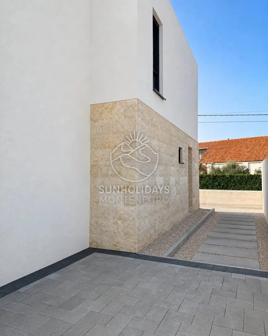 Vila-sa-privatnim-bazenom-u-naselju-Polje-Bar-4 Kuća 280 m² – Polje, Bar — fotografija 5
