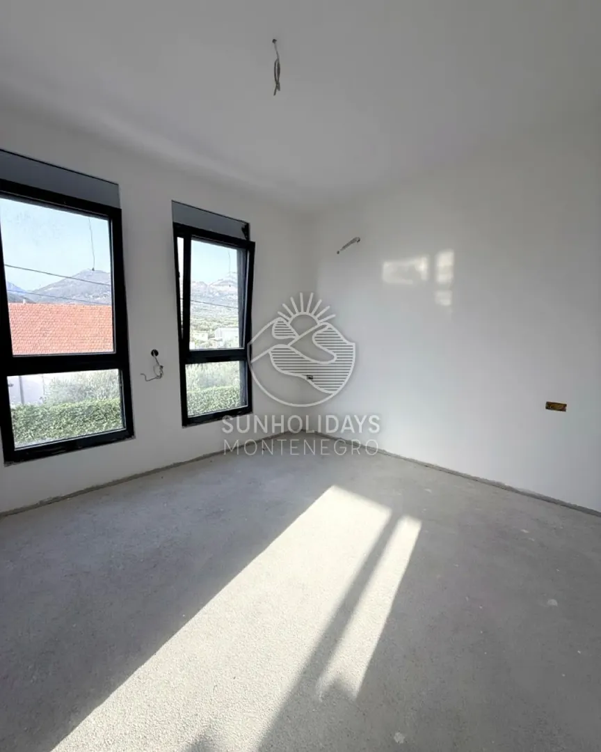 Vila-sa-privatnim-bazenom-u-naselju-Polje-Bar-5 Kuća 280 m² – Polje, Bar — fotografija 6