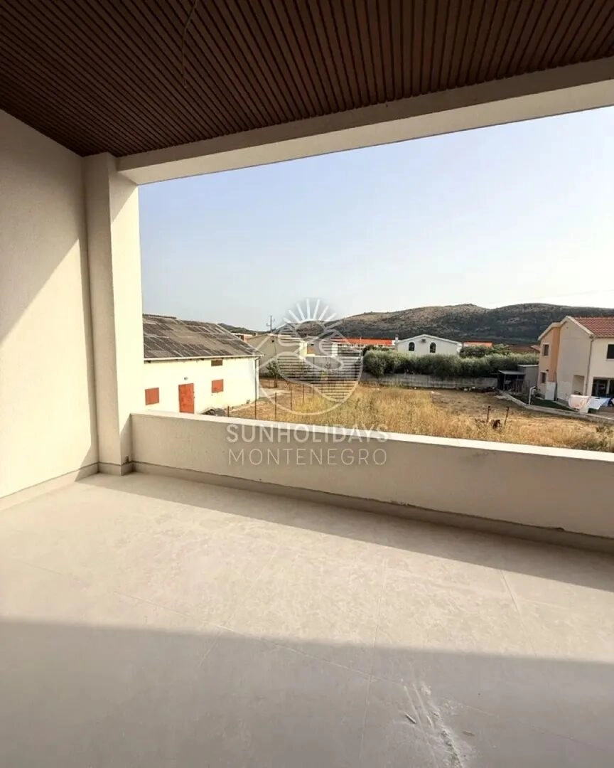 Vila-sa-privatnim-bazenom-u-naselju-Polje-Bar-7 Kuća 280 m² – Polje, Bar — fotografija 8