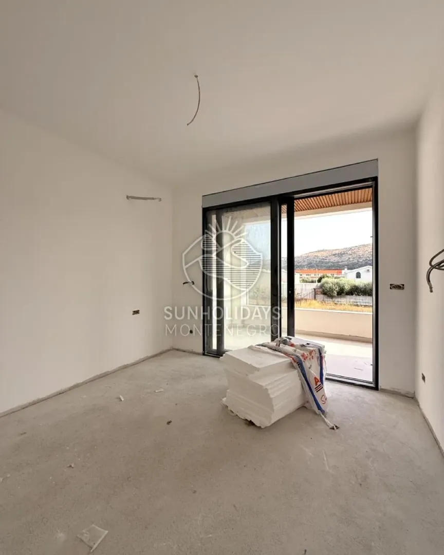 Vila-sa-privatnim-bazenom-u-naselju-Polje-Bar-8 Kuća 280 m² – Polje, Bar — fotografija 9