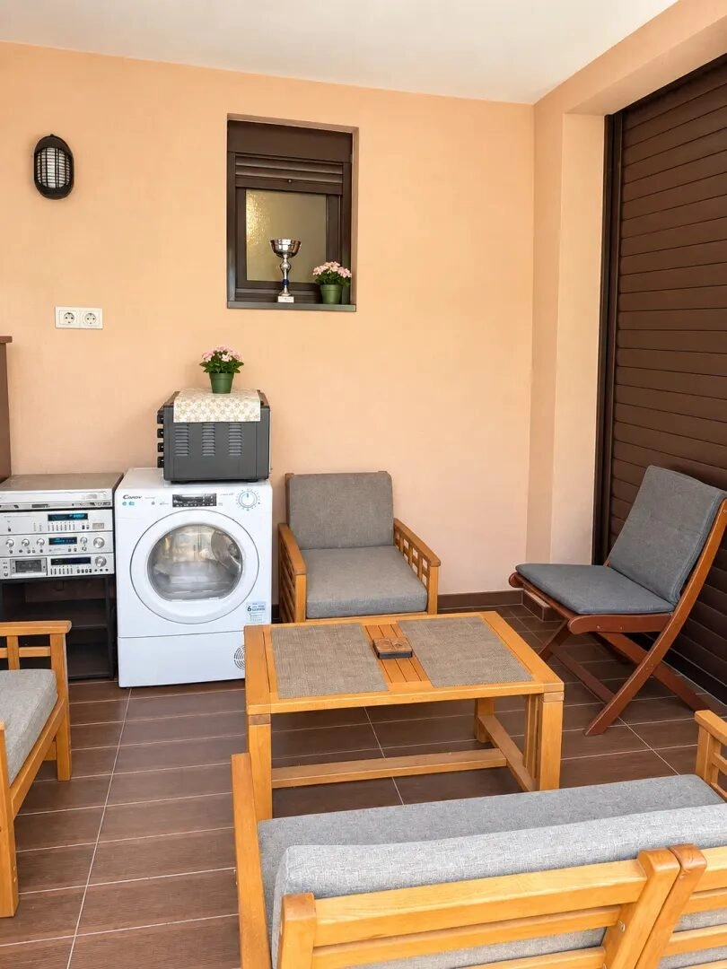 Namjestena-kuca-sa-dvoristem-u-naselju-Polje-Bar Porodična kuća sa baštom u naselju Polje
