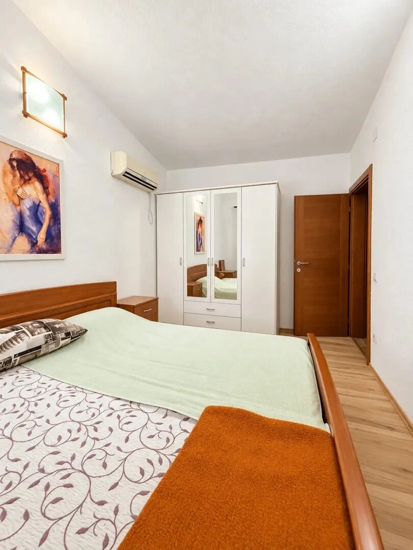 Namjestena-kuca-sa-dvoristem-u-naselju-Polje-Bar-8 Kuća 105 m² – Polje, Bar — fotografija 9