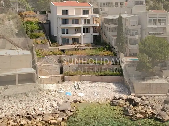 Vila na plaži sa bazenom u Kruču