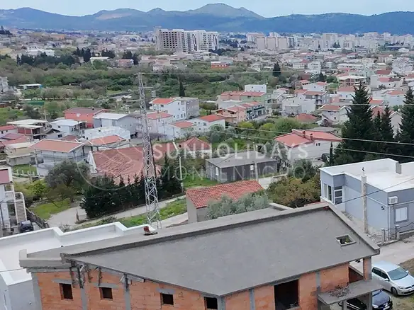Kuća sa tri stana u Šušnju