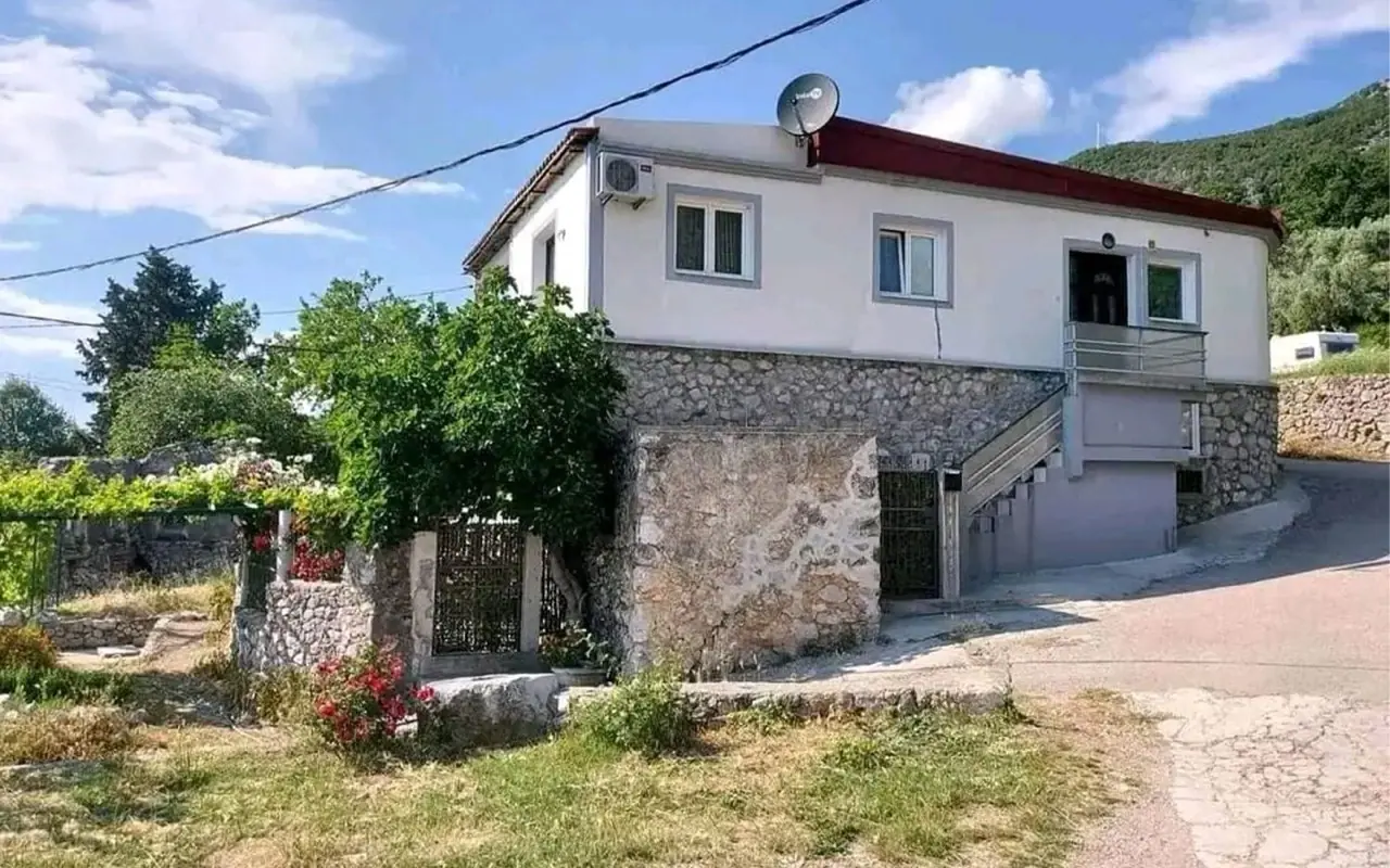 Kamena-kuca-u-Dobroj-Vodi-Bar Kamena kuća u Dobroj Vodi
