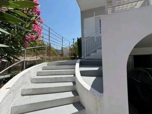 Kuća sa tri apartmana u Šušnju