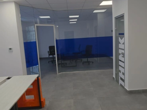 Izdavanje: Poslovni prostor 158 m² – Bečići, Budva — fotografija 2