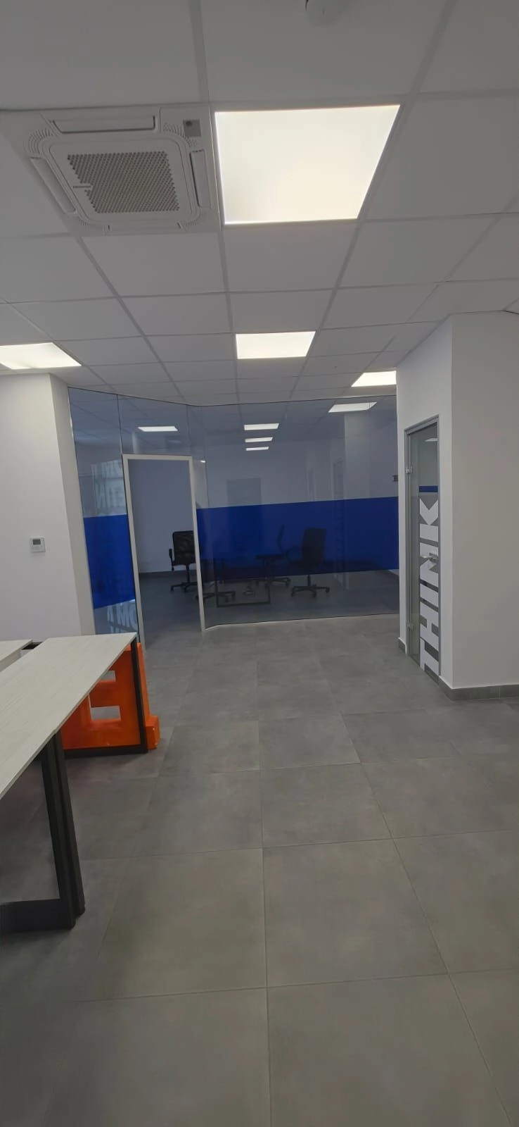 Izdavanje: Poslovni prostor 158 m² – Bečići, Budva — fotografija 2