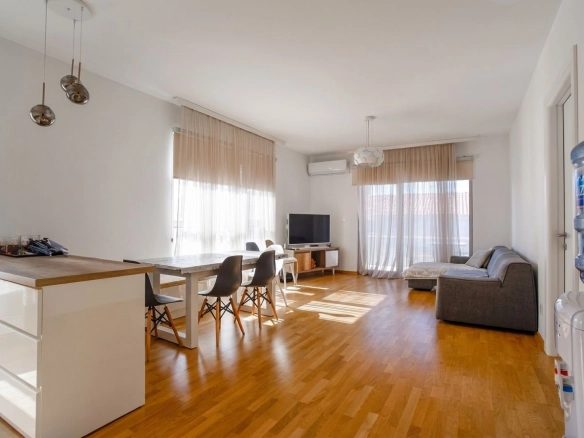 Trosoban stan 94 m² – Bečići, Budva