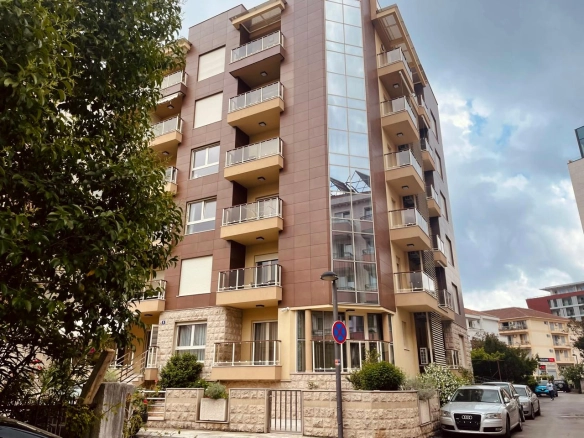 Izdavanje: Jednosoban stan 51 m² – Budva