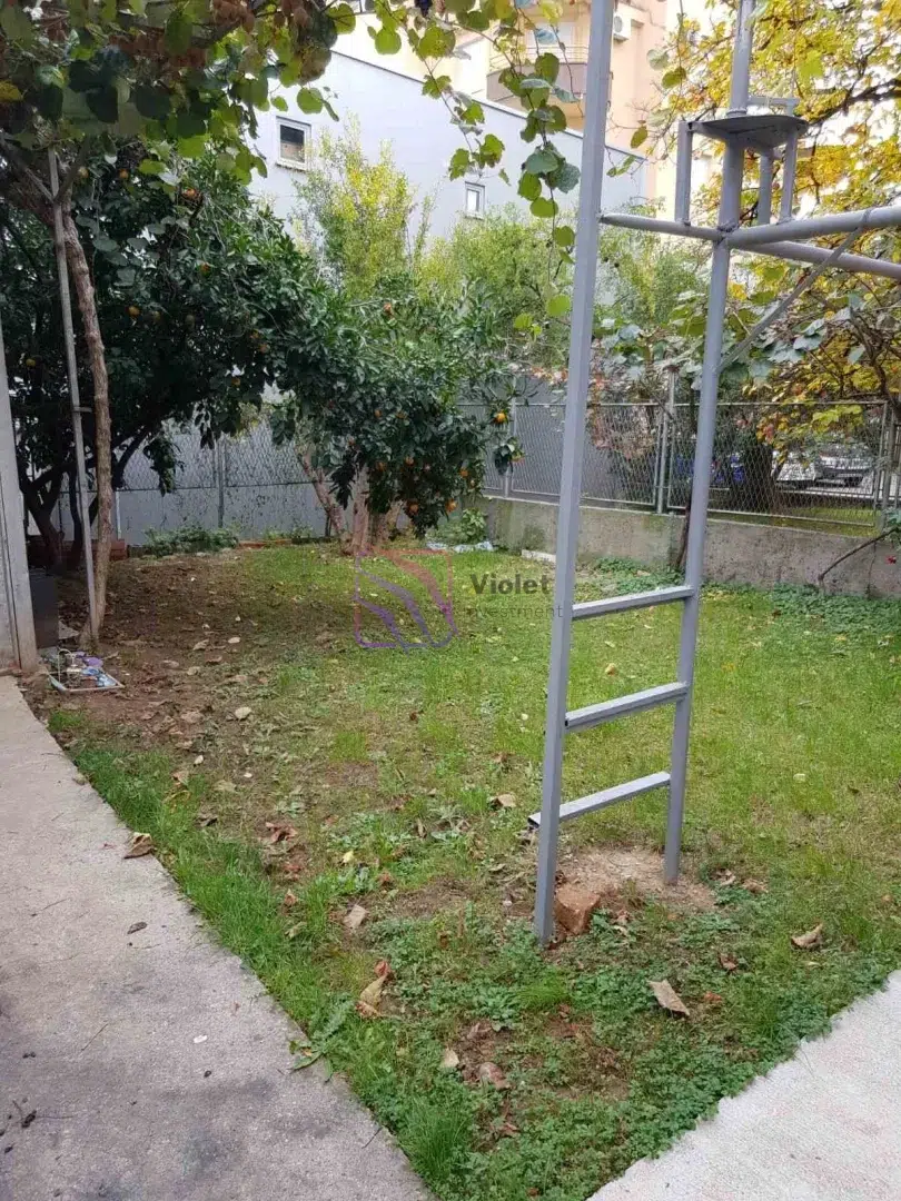 Dvojna-kuca-sa-dvoristem-i-garazom-Momisici-Podgorica-2 Plac 287 m² – Momišići, Podgorica — fotografija 3