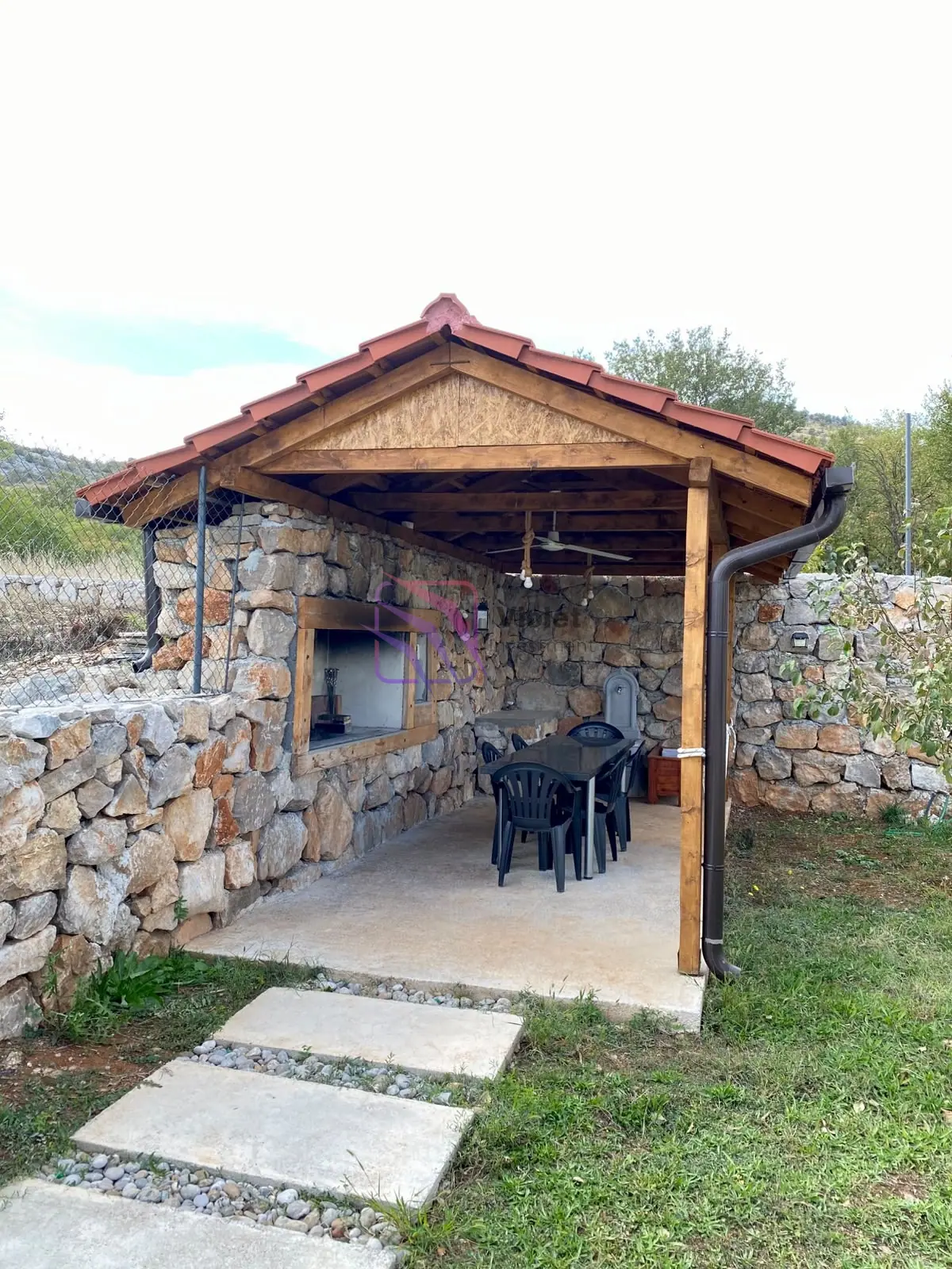 Kuca-s-bazenom-u-Farmacima-Podgorica-5 Izdavanje: Kuća 60 m² – Farmaci, Podgorica — fotografija 6