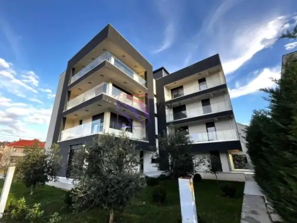 Izdavanje: Trosoban stan 130 m² – Dalmatinska, Podgorica — fotografija 12