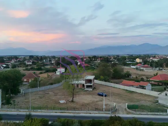 Plac sa kućom u izgradnji u Golubovcima