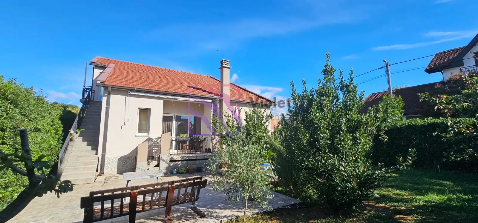 Porodicna-kuca-sa-bastom-u-Tolosima-Podgorica-5 Kuća 208 m² – Tološi, Podgorica — fotografija 6