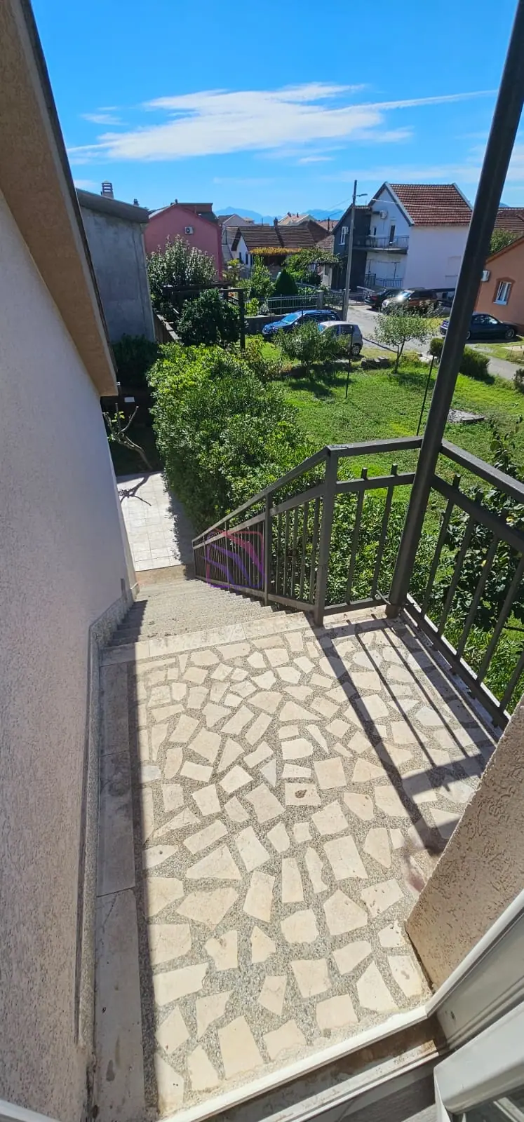Porodicna-kuca-sa-bastom-u-Tolosima-Podgorica-8 Kuća 208 m² – Tološi, Podgorica — fotografija 9