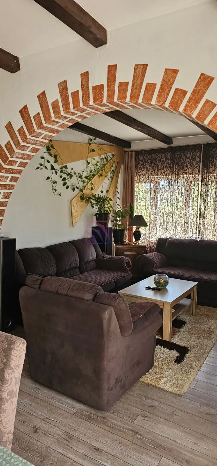 Porodicna-kuca-sa-bastom-u-Tolosima-Podgorica-9 Kuća 208 m² – Tološi, Podgorica — fotografija 10