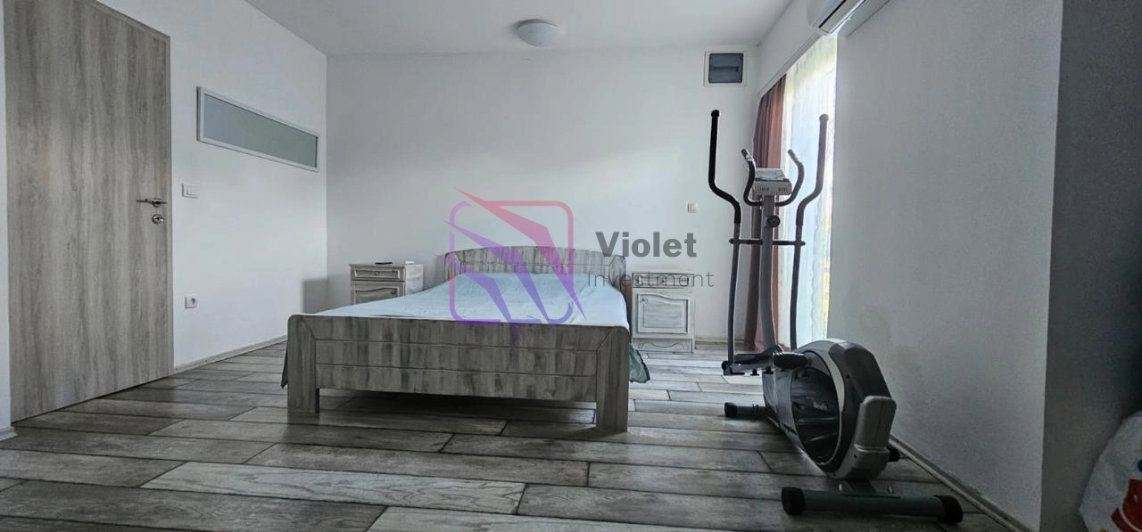 Porodicna-kuca-sa-bastom-u-Tolosima-Podgorica-10 Kuća 208 m² – Tološi, Podgorica — fotografija 11