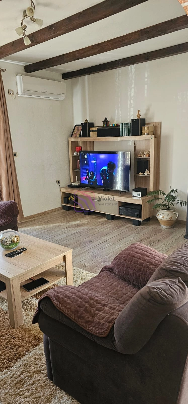Porodicna-kuca-sa-bastom-u-Tolosima-Podgorica-12 Kuća 208 m² – Tološi, Podgorica — fotografija 13