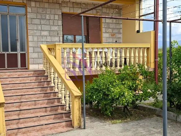 Namještena kuća sa dvorištem u Donjoj Gorici