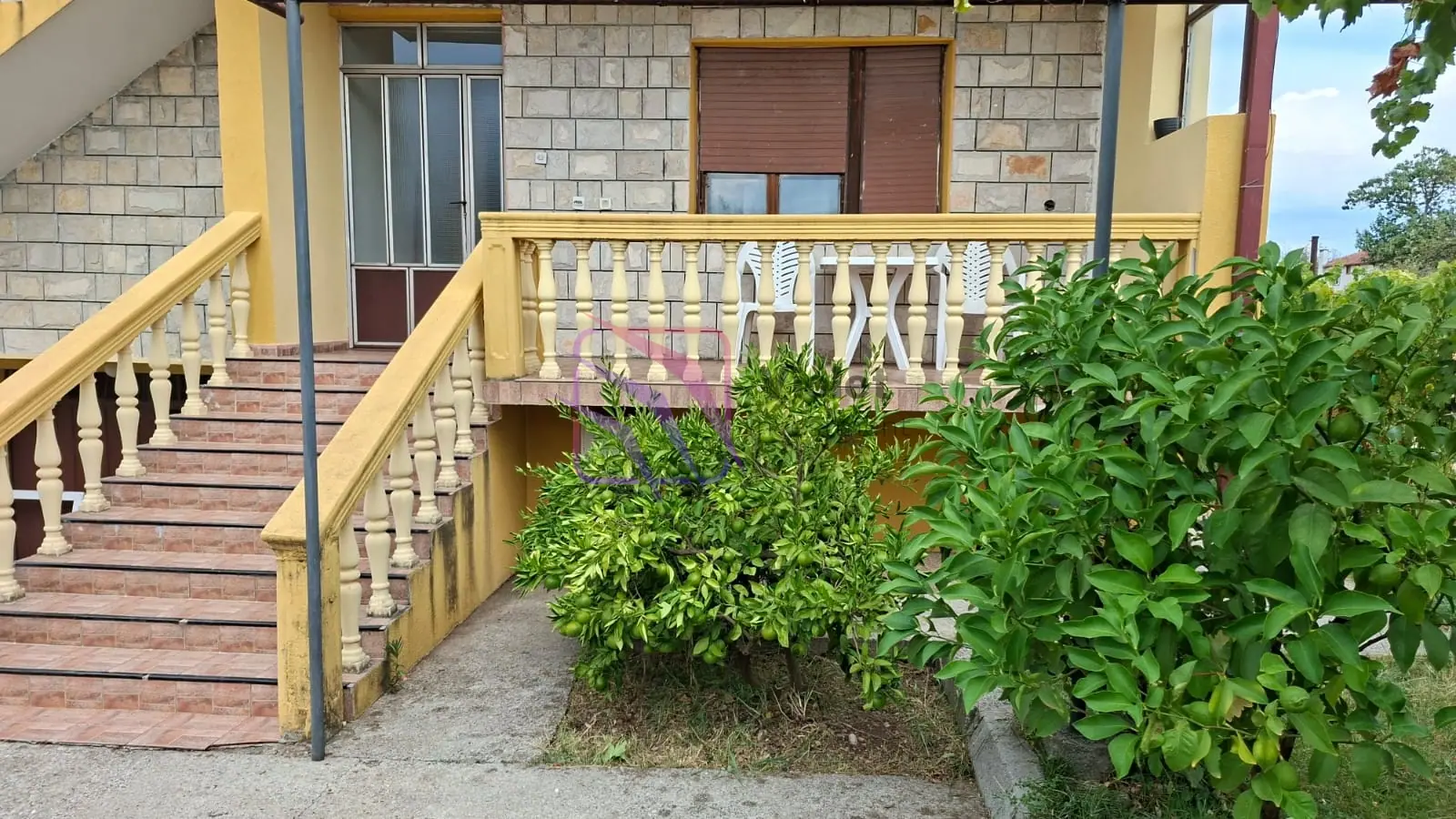 Namjestena-kuca-sa-dvoristem-u-Donjoj-Gorici-Podgorica-3 Izdavanje: Kuća 100 m² – Donja Gorica, Podgorica — fotografija 4