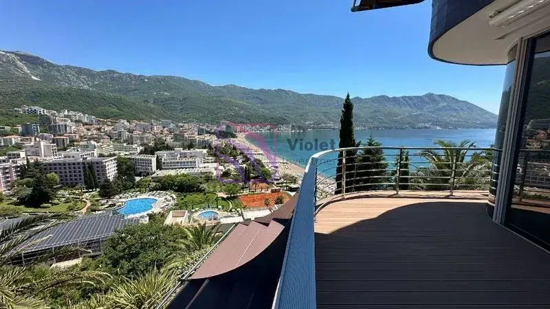 Trosoban-stan-sa-pogledom-na-more-Boreti-Budva Trosoban stan sa pogledom na more