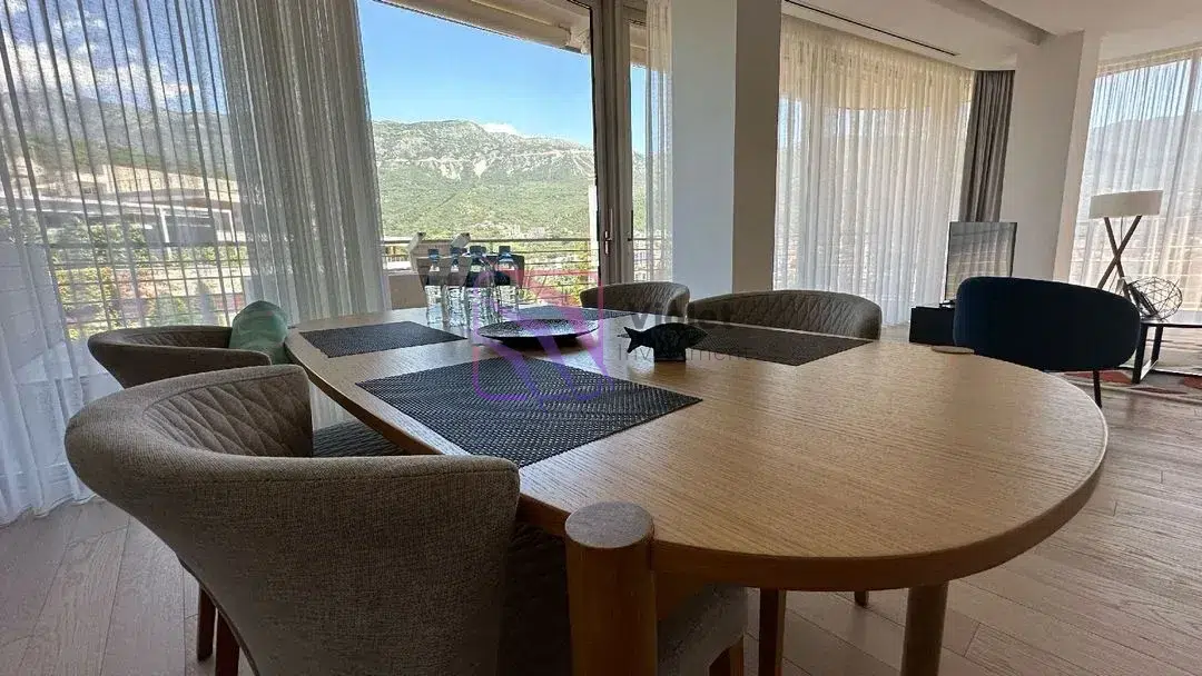 Trosoban-stan-sa-pogledom-na-more-Boreti-Budva-7 Trosoban stan 198 m² – Boreti, Budva — fotografija 8