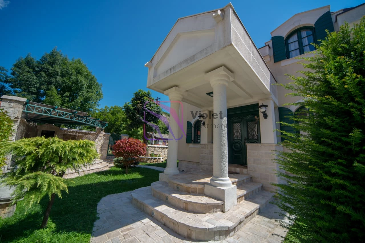 Cetverosobna-kuca-sa-dvoristem-na-Cetinju-1 Kuća 169 m² – Cetinje — fotografija 2
