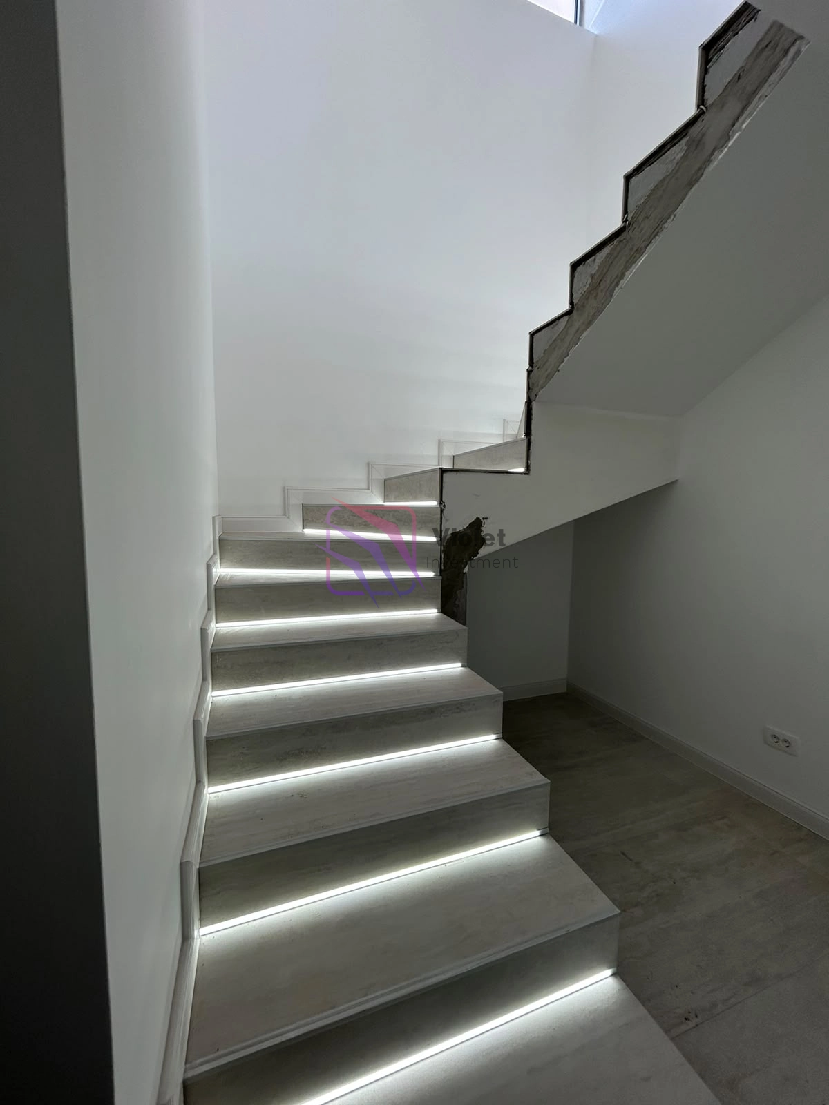 Poslovni-prostor-na-dva-nivoa-Dalmatinska-Podgorica-1 Izdavanje: Poslovni prostor 100 m² – Dalmatinska, Podgorica — fotografija 2