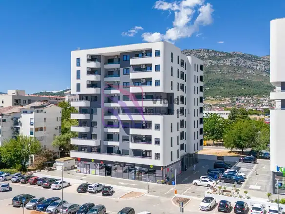 Dvosoban stan 67 m² u naselju Rena