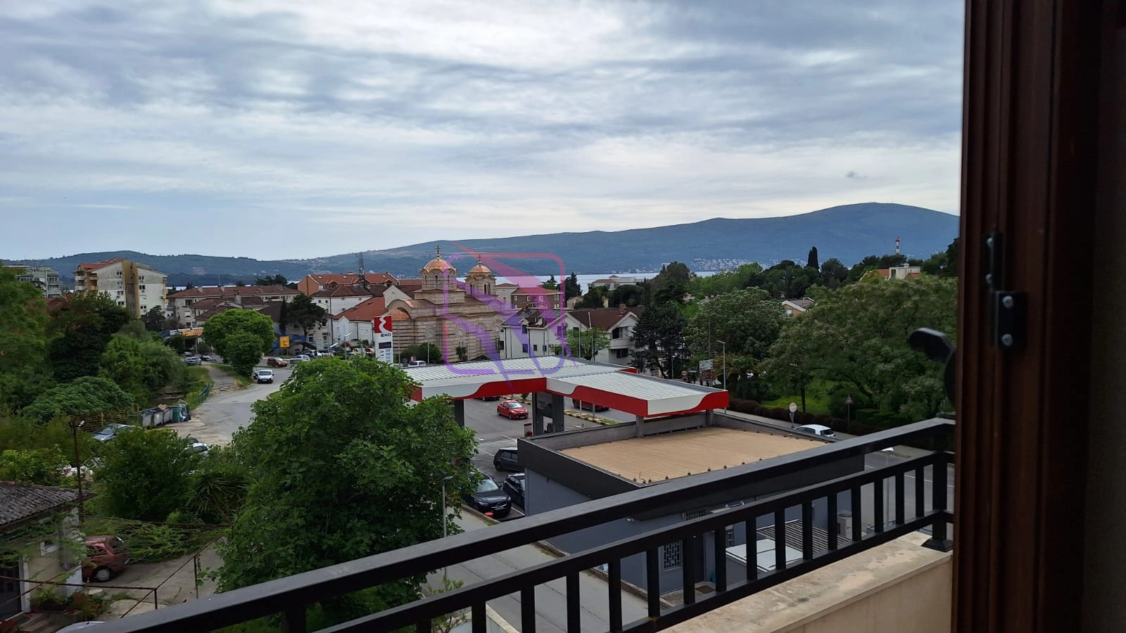Trosoban-stan-sa-terasom-na-krovu-Seljanovo-Tivat-1 Trosoban stan 107 m² – Seljanovo, Tivat — fotografija 2