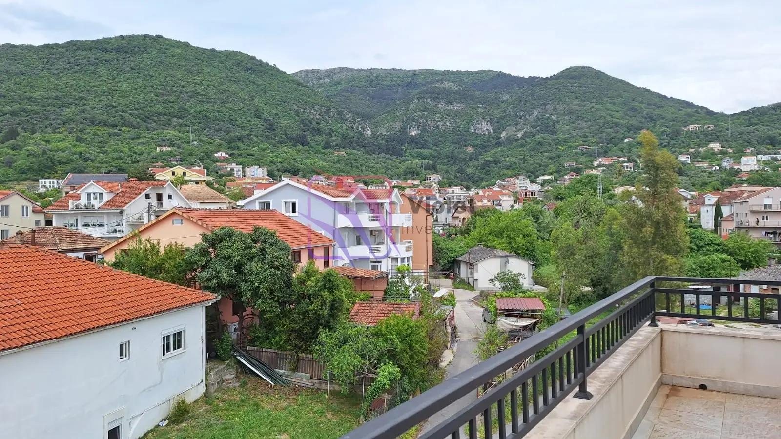 Trosoban-stan-sa-terasom-na-krovu-Seljanovo-Tivat-2 Trosoban stan 107 m² – Seljanovo, Tivat — fotografija 3