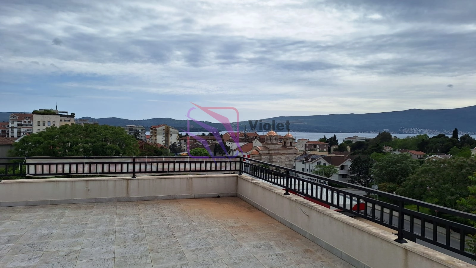 Trosoban-stan-sa-terasom-na-krovu-Seljanovo-Tivat-3 Trosoban stan 107 m² – Seljanovo, Tivat — fotografija 4