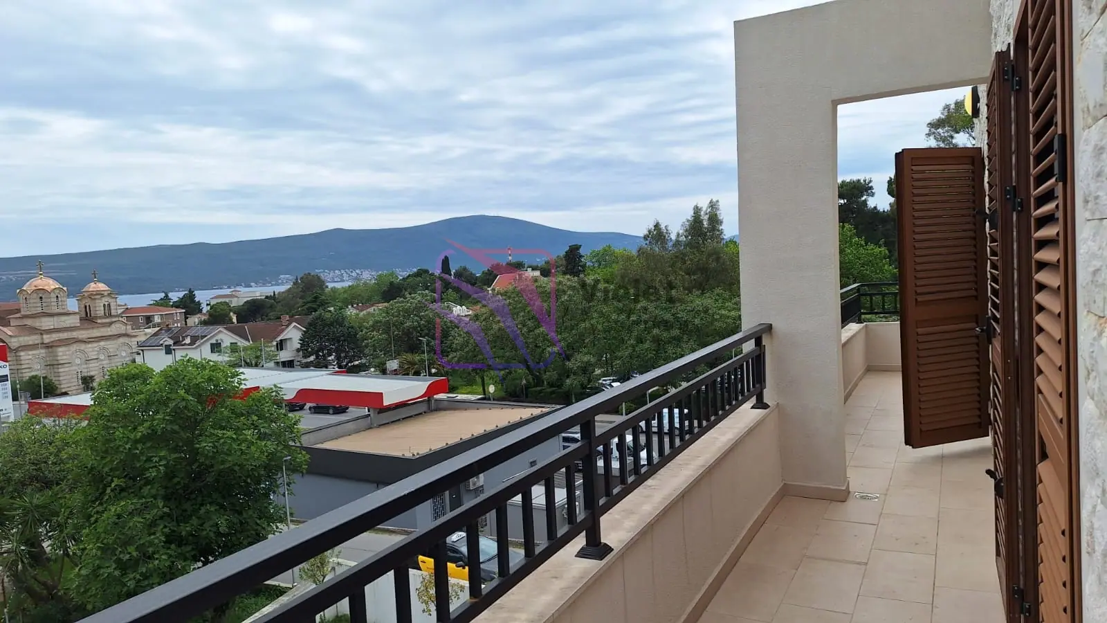 Trosoban-stan-sa-terasom-na-krovu-Seljanovo-Tivat-4 Trosoban stan 107 m² – Seljanovo, Tivat — fotografija 5