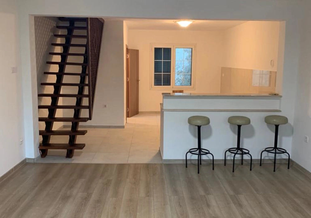 Dvospratna-kuca-sa-dvoristem-u-Staroj-Varosi-Podgorica-4 Kuća 30 m² – Podgorica — fotografija 5