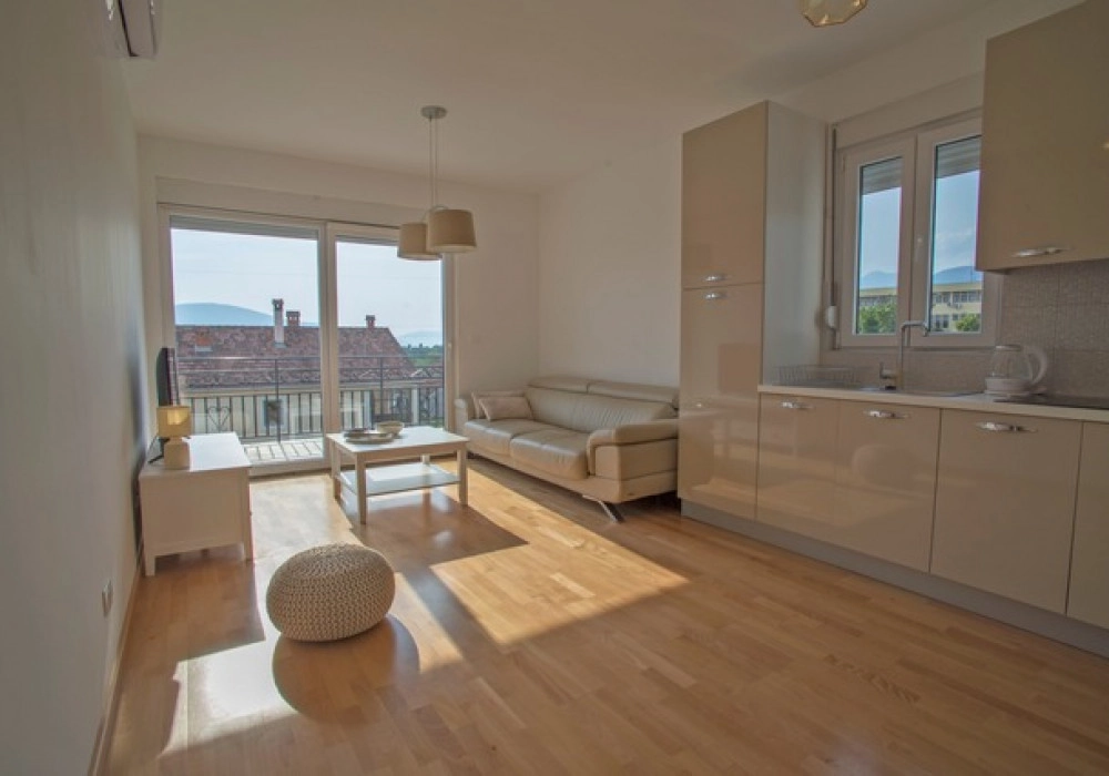 Jednosoban-stan-sa-bazenom-u-Mazini-Tivat-2 Jednosoban stan 43 m² – Mažina, Tivat — fotografija 3