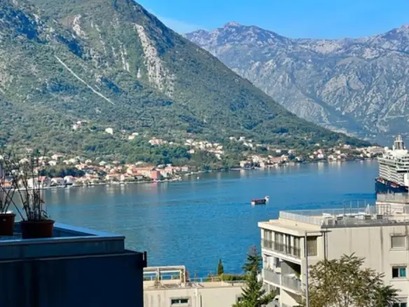 Dvosoban stan 75 m² – Dobrota, Kotor — fotografija 2