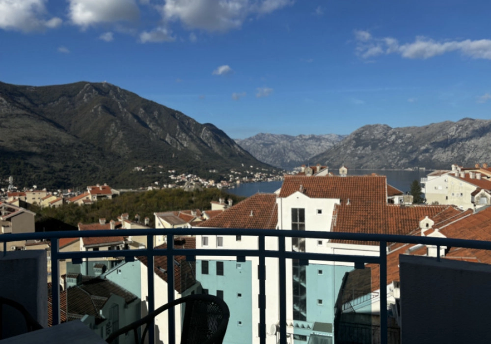 Dvosoban-stan-sa-terasom-u-Dobroti-Kotor-2 Dvosoban stan 90 m² – Dobrota, Kotor — fotografija 3
