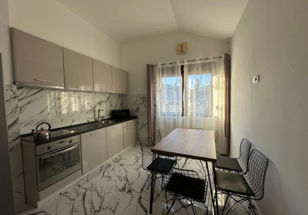 Cetvorosoban-stan-u-centru-Budve-7 Četvorosoban stan 87 m² – Budva — fotografija 8